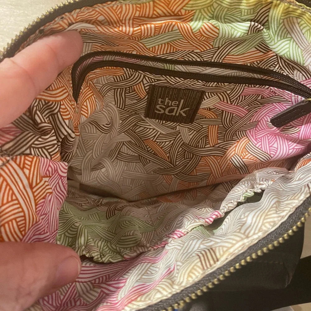 The Sak Stylish Black Leather Crossbody Bag (QM)